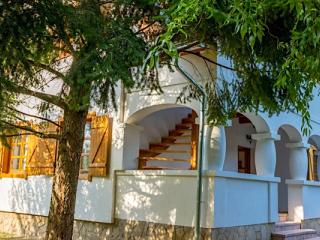 Hajnalka Apartman, 4 apartman 24 férőhely