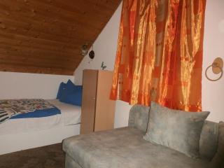 Balatonalmádiban 4 személynek házikó kiadó