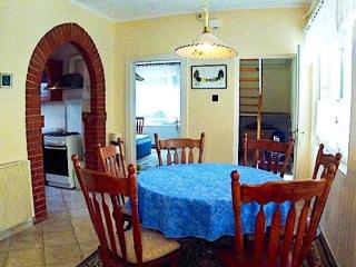 Balatonlellén vízközeli nyaraló max 8+4 főnek (171) - 49 600 Ft