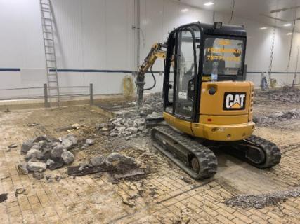 Csarnoképítés, közmű kialakítás, térkövezés, útépítés.