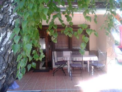 Fonyódon 3 hálószobás önálló nyaraló kiadó