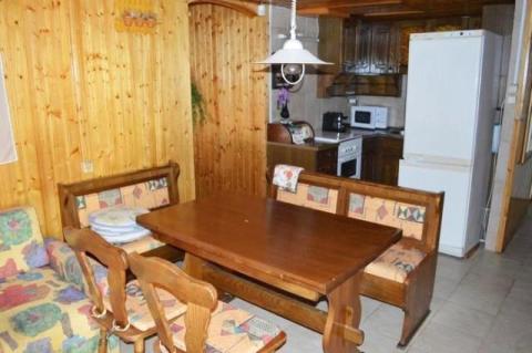 Balatonfenyvesen a strand közvetlen közelében vízparti nyaraló