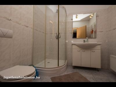 Panorámás,vízközeli apartman kiadó (145)