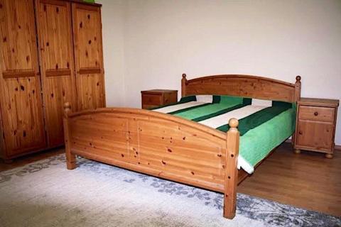 A Balatontól 400m-re 2 háló+nappalis ház kiadó 4+2 főnek (780)