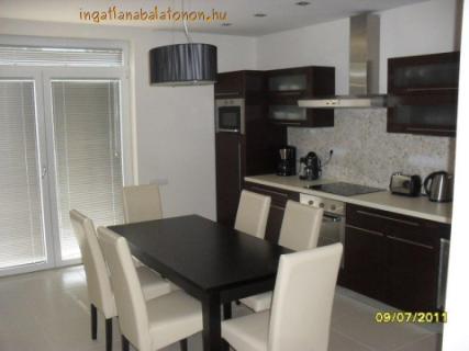 Exkluzív, minimál nyaralóvilla kiadó saját stranddal (331)