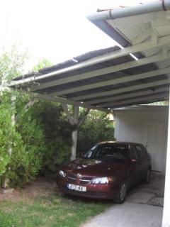 Balatonfenyvesen mediterrán stílusú ház a parthoz közel kiadó