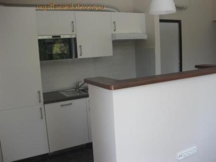 Vízközeli medencés apartmanban szállás max 7 vendégnek (297)