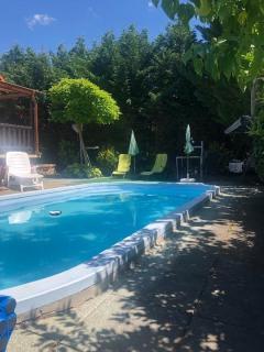 Medencés nyaraló Balatonkenesén