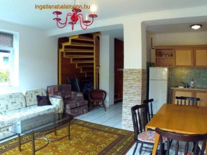 Igényes ikernyaraló fele Balatontól 50 méterre max 8 főnek (284)