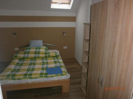 Balatonlellén 8 személyes mondern, teljesen felszerelt nyaraló kiadó