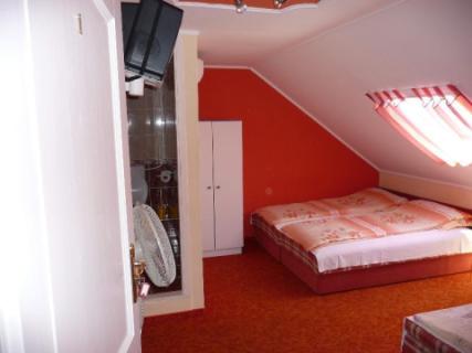 Siófokon az aranyparton a szabad strand közelében 150m-re