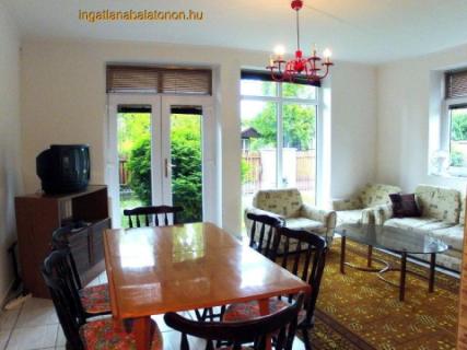 Igényes ikernyaraló fele Balatontól 50 méterre max 8 főnek (284)