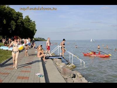 A Káli medencéhez közel panorámás önálló 8 fős nyaralóház (379)