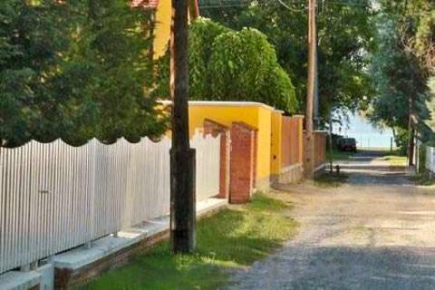 Balatonlellén 2-3 személyes szobák a szabad strandtól 80m-re