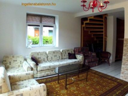 Igényes ikernyaraló fele Balatontól 50 méterre max 8 főnek (284)