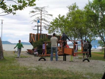 A Balatontól 40 m-re a strandtól 6+1 fős apartman kiadó Balatonfenyves (3)