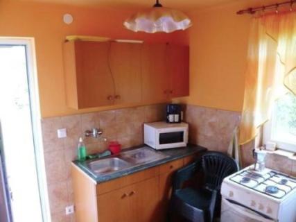 Balatonfenyvesen 5 fős nyaraló rész a Balatontól 100 m-re (73)