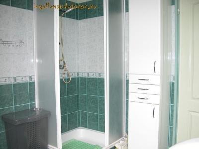 Zamárdiban 50m-re a Balatontól modern 4 hálós nyaralóház (213)