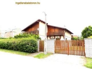 Ikernyaraló fele Balatontól 50 méterre kiadó max 8 főnek (339)