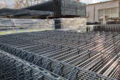 Több méretben drótfonat vadháló kerítés építés betonoszlop