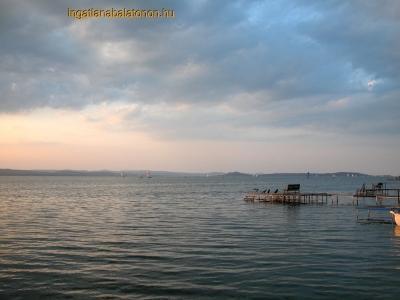 Medencés, jakuzzis ház Balatonszárszó központi részén (927)