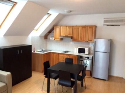 Balatonlellén medencés, klimatizált apartman kiadó (542)