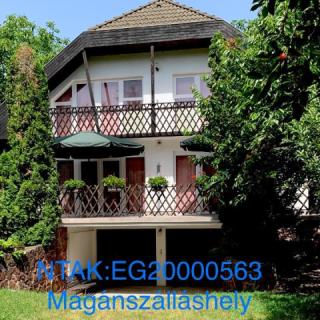 Balatonszepezden egész évben panorámás kétszintes ikerház kiadó