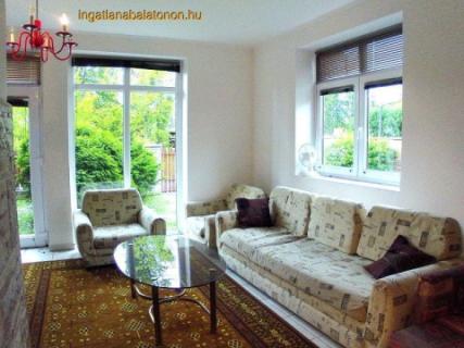 Igényes ikernyaraló fele Balatontól 50 méterre max 8 főnek (284)