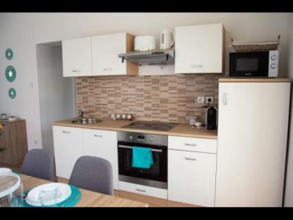 Balatonbogláron vízközeli, minimál luxusnyaraló (975)