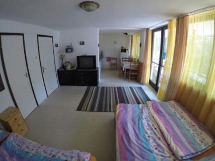 Siófok Vezúv Apartmanház Aranyparton 3 apartman 4-15 főnek kiadó