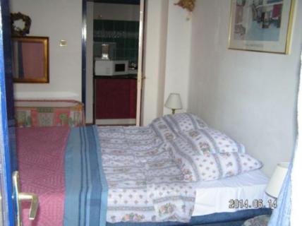 Balatonfenyvesen mediterrán stílusú ház a parthoz közel kiadó