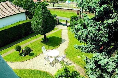 Balatonlellén vízközeli nyaraló max 8+4 főnek (171)