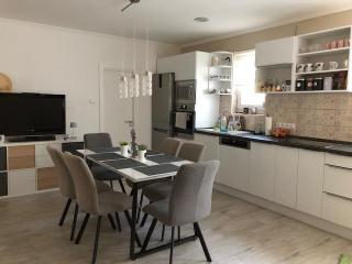 Balatonaligán önálló 6 fős nyaraló kiadó