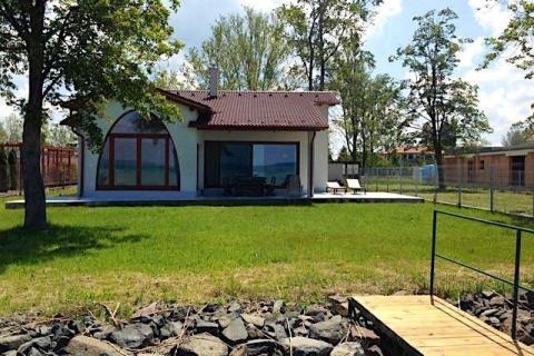 Luxus jakuzzis, vízparti minimál nyaralóvilla kiadó (376)