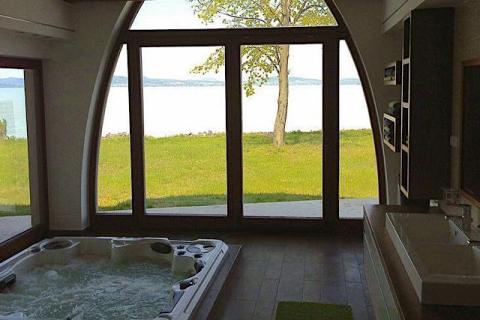 Luxus jakuzzis, vízparti minimál nyaralóvilla kiadó (376)
