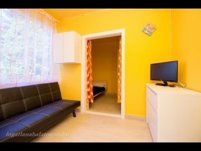 Ikerfél nyaraló a Balatontól 300 méterre (958)