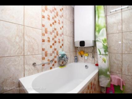 Balatonszárszón vízközeli ikerházfél max. 6+2 főnek kiadó (103)