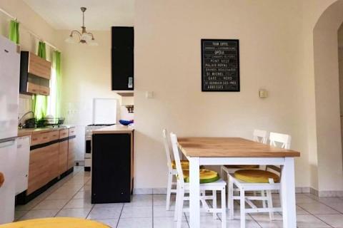 A Balatontól 400m-re 2 háló+nappalis ház kiadó 4+2 főnek (780)