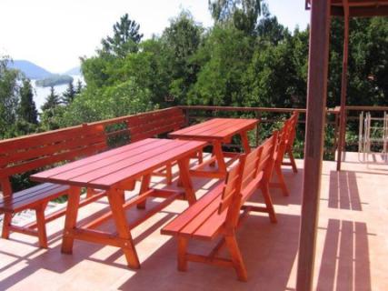 A Dunakanyarban Zebegényben 16 fős apartmanház kiadó