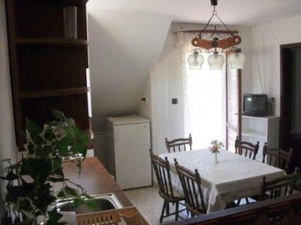 Balatonszéplakon 2 apartmanos nyaraló olcsón kiadó