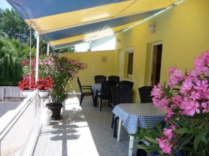 Siófokon az aranyparton a szabad strand közelében 150m-re