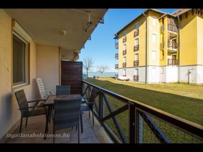 Vízparti apartman kiadó kertkapcsolattal (971)