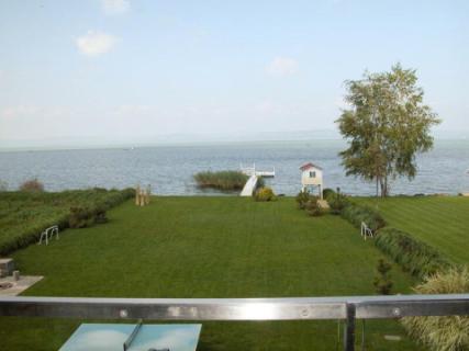 Álmai villája, saját vízparttal 11 vendégnek (110)