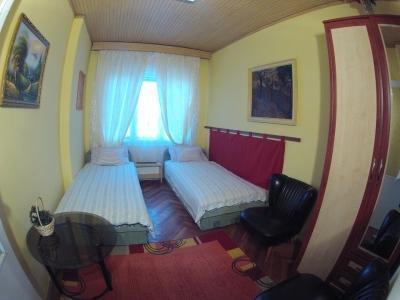 Közvetlen vízparti szállás Szántódon 6+1 főnek (314)