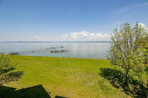 Panorámás, közvetlen vízparti apartman kiadó (976)