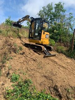 Csarnoképítés, közmű kialakítás, térkövezés, útépítés.