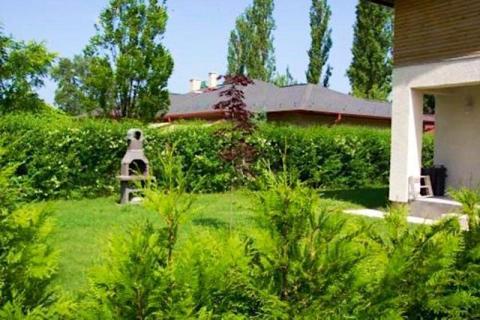 Ikernyaraló mindkét oldala Balatontól 50m-re max 16 főnek (128)