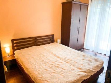 Ikerfél nyaralóvilla kiadó a Balatontól 30 méterre (956)