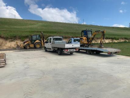 Csarnoképítés, közmű kialakítás, térkövezés, útépítés.