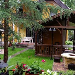 Four Flowers Apartman, 4 apartman 14 férőhely